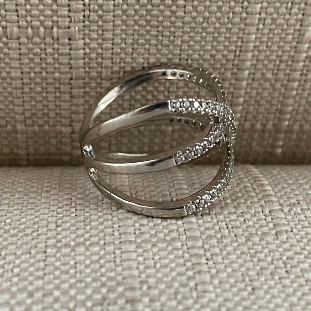 Women Rings Silver Tone Crystal accent Fashion Jewelry Ring Size 8 Unbranded - Picture 5 of 12